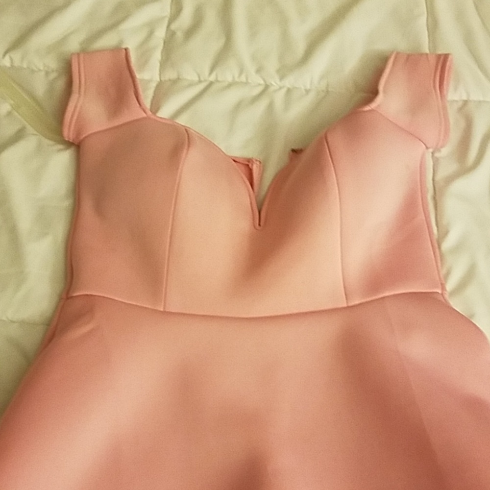 Glamorous Ladies Light Pink Dress for Evening Wear